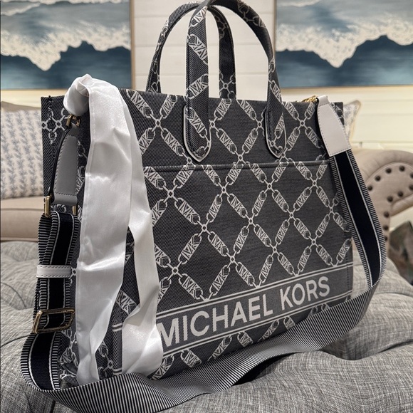 Michael Kors Bag Gigi Large Empire Logo Jacquard Gray White Tote - Picture 3 of 17